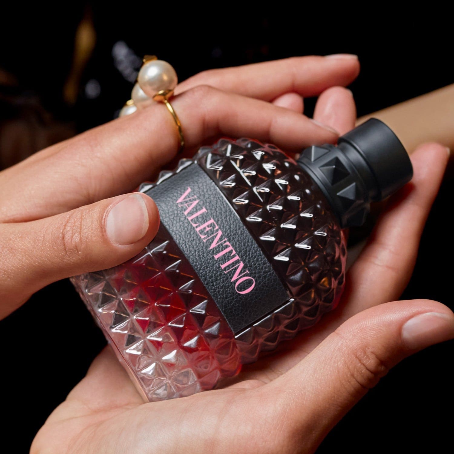 Valentino Born in Roma Uomo Eau de Parfum Intense online la DOUGLAS