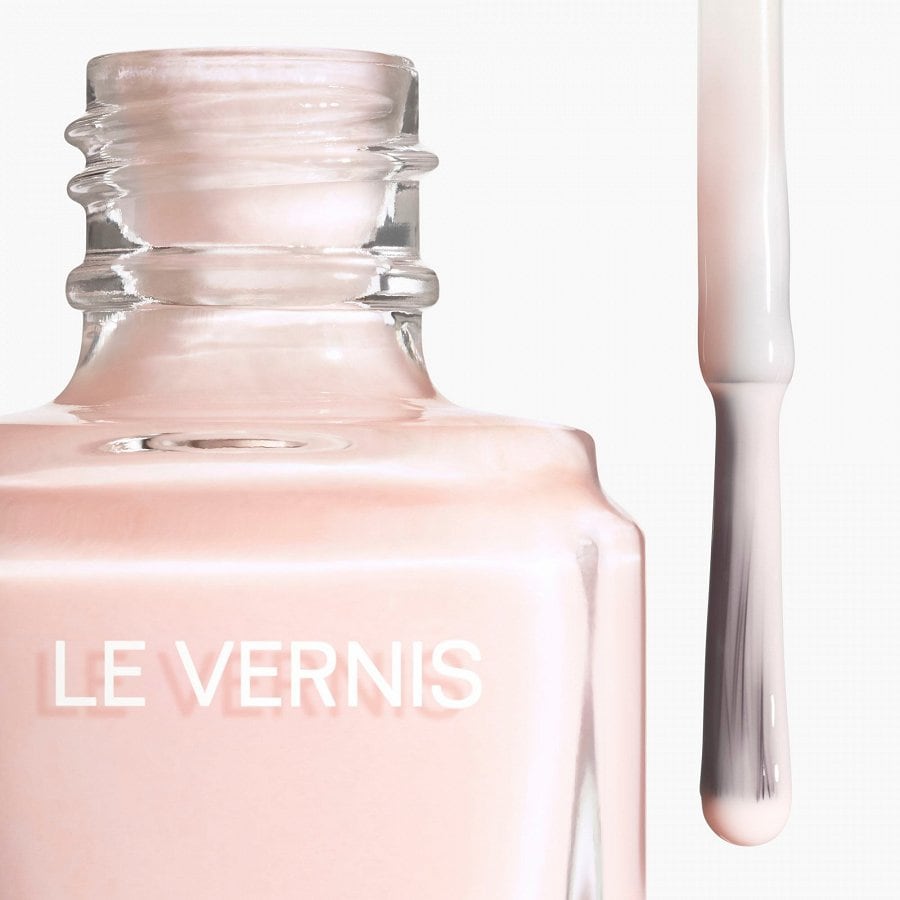 LE VERNIS