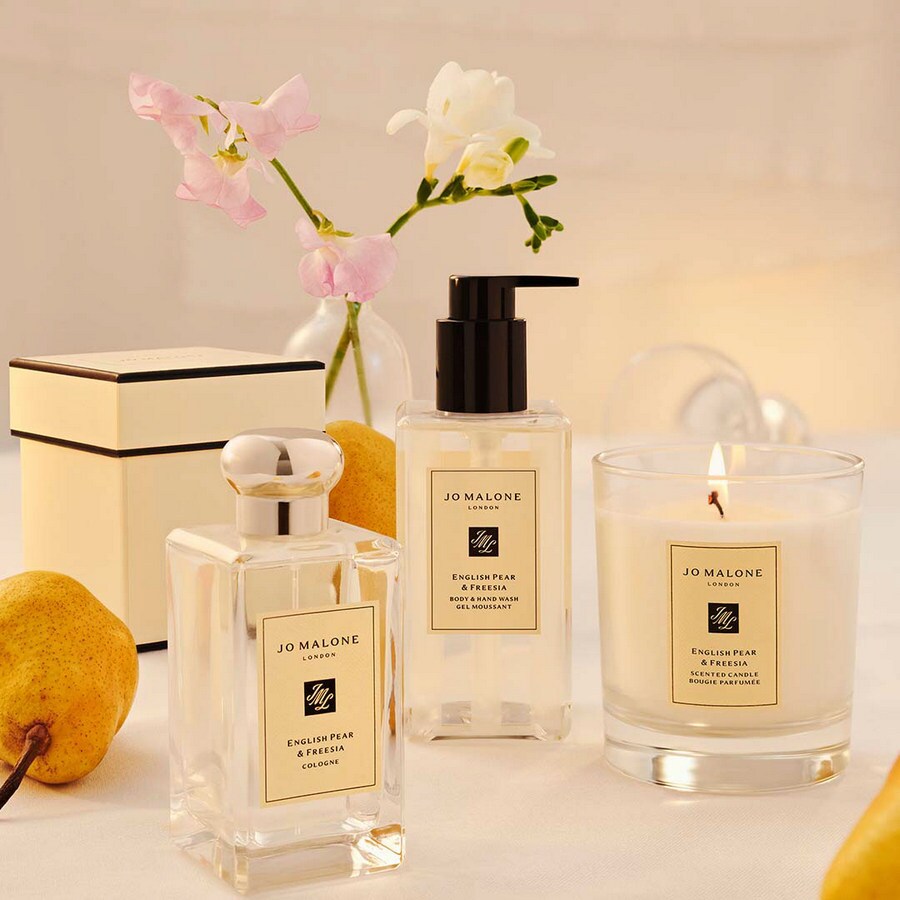 English Pear & Freesia Travel Candle