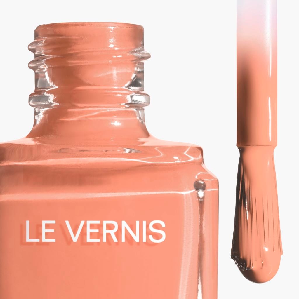 LE VERNIS