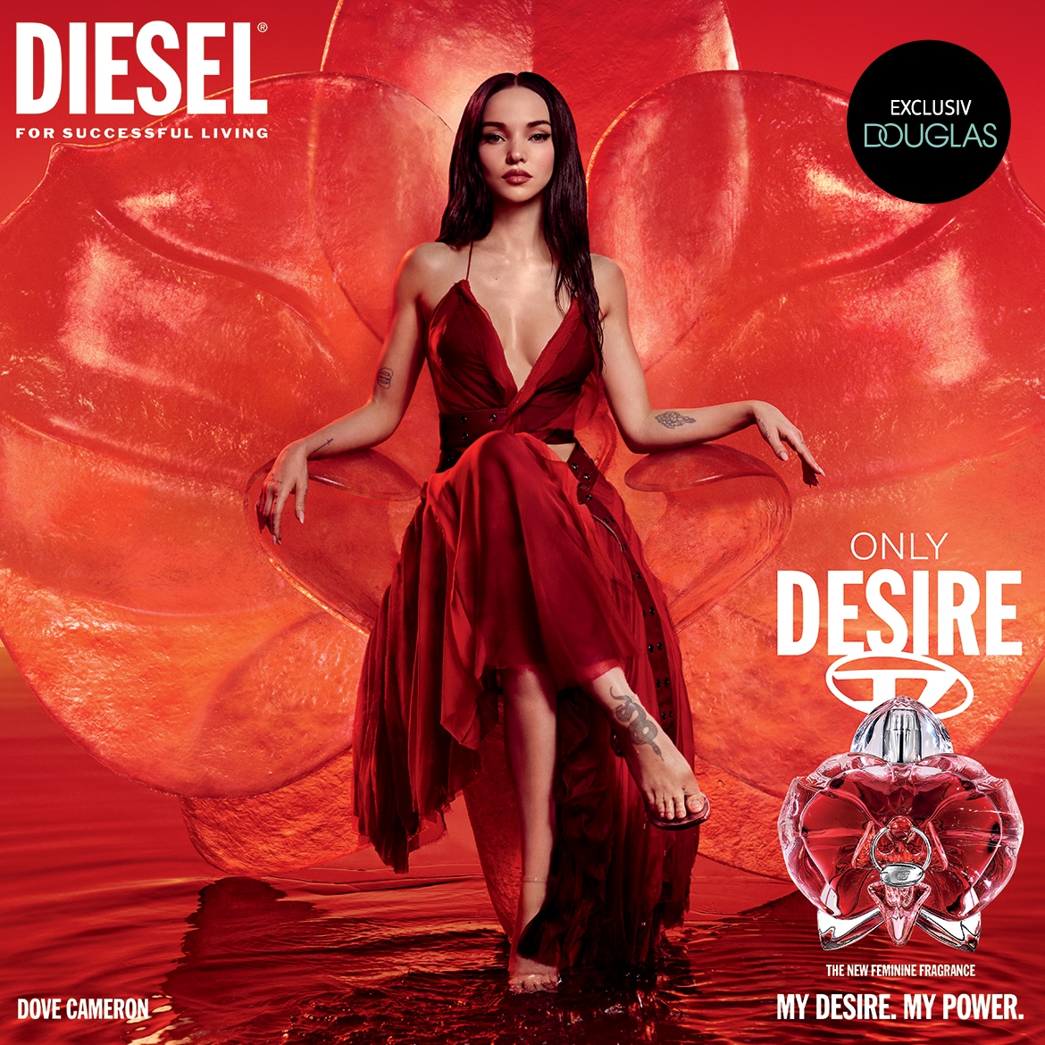 O fata intr-o rochie rosie ce prezinta noul parfum Diesel.