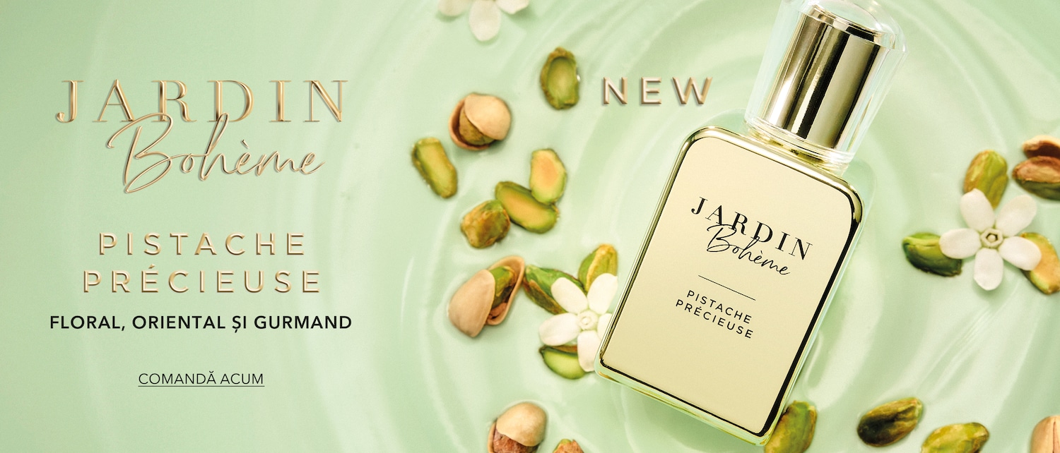 Descoperă noul parfum Jardin Bohème Pistache Précieuse, o aromă florală, orientală și gurmandă, prezentat într-o sticlă elegantă, aurie, alături de fistic și flori albe pe un fundal verde deschis. Comandă acum!