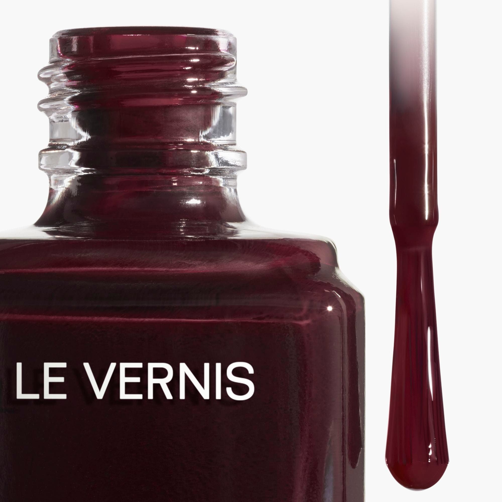 LE VERNIS