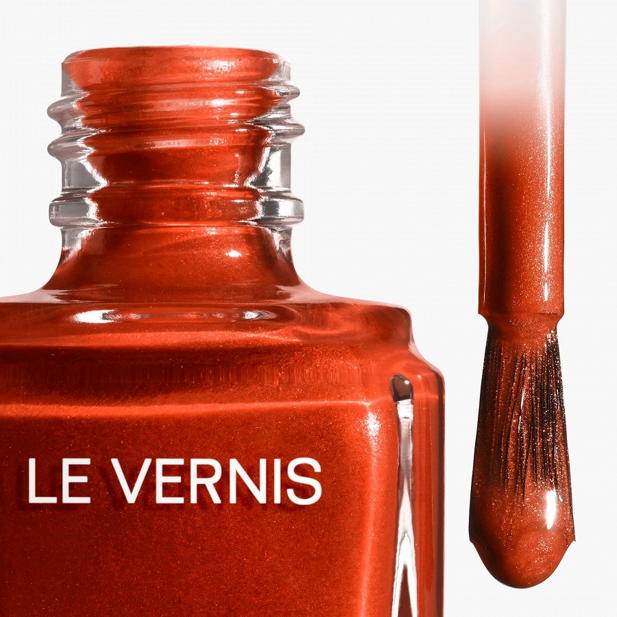 LE VERNIS