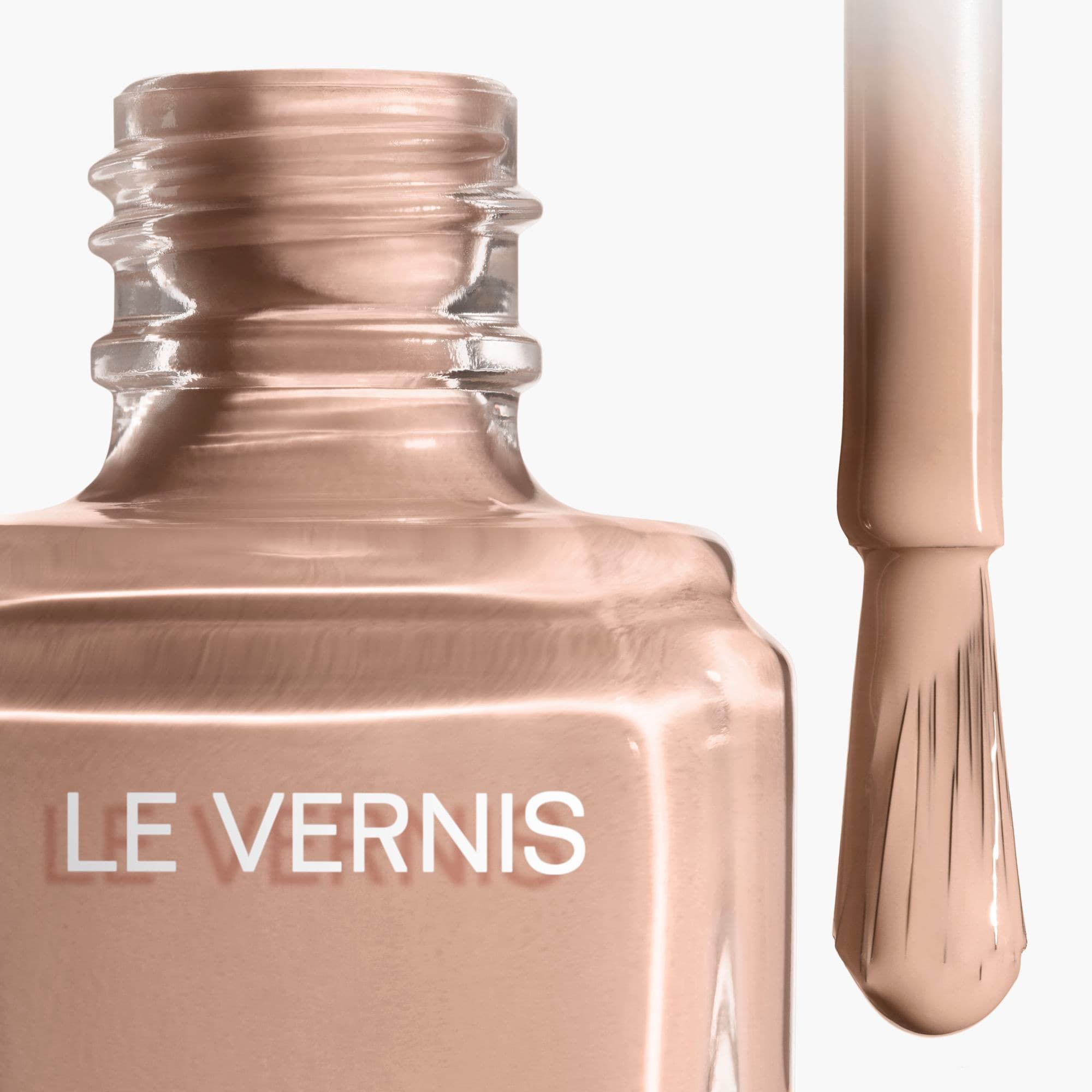 LE VERNIS