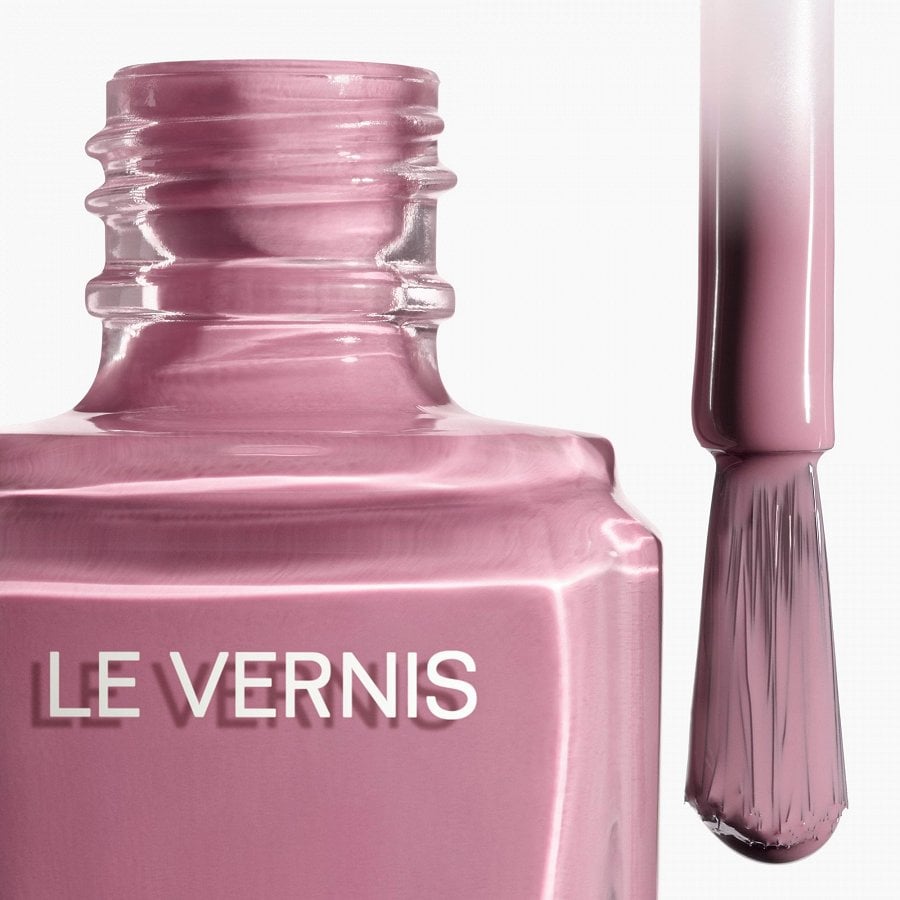 LE VERNIS