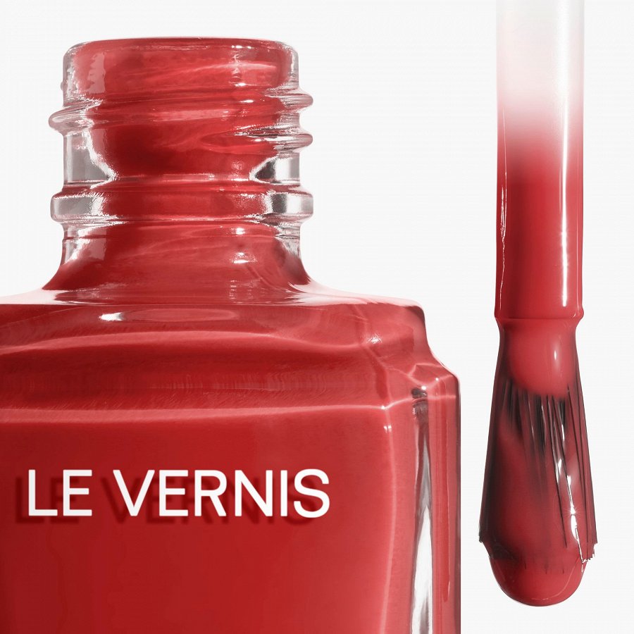 LE VERNIS