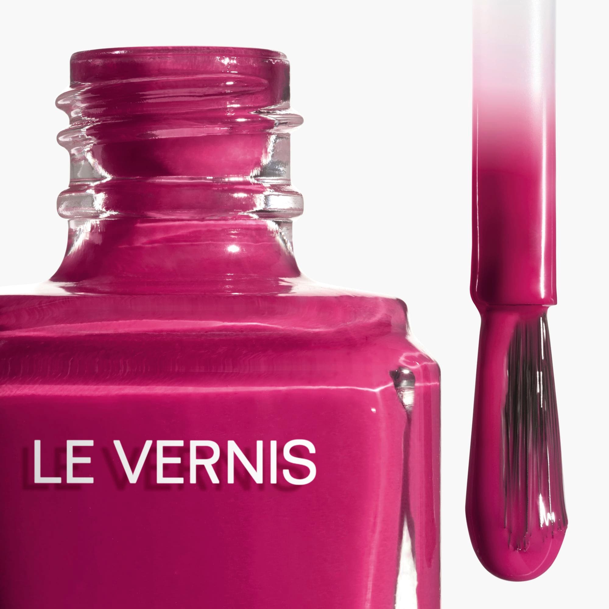 LE VERNIS
