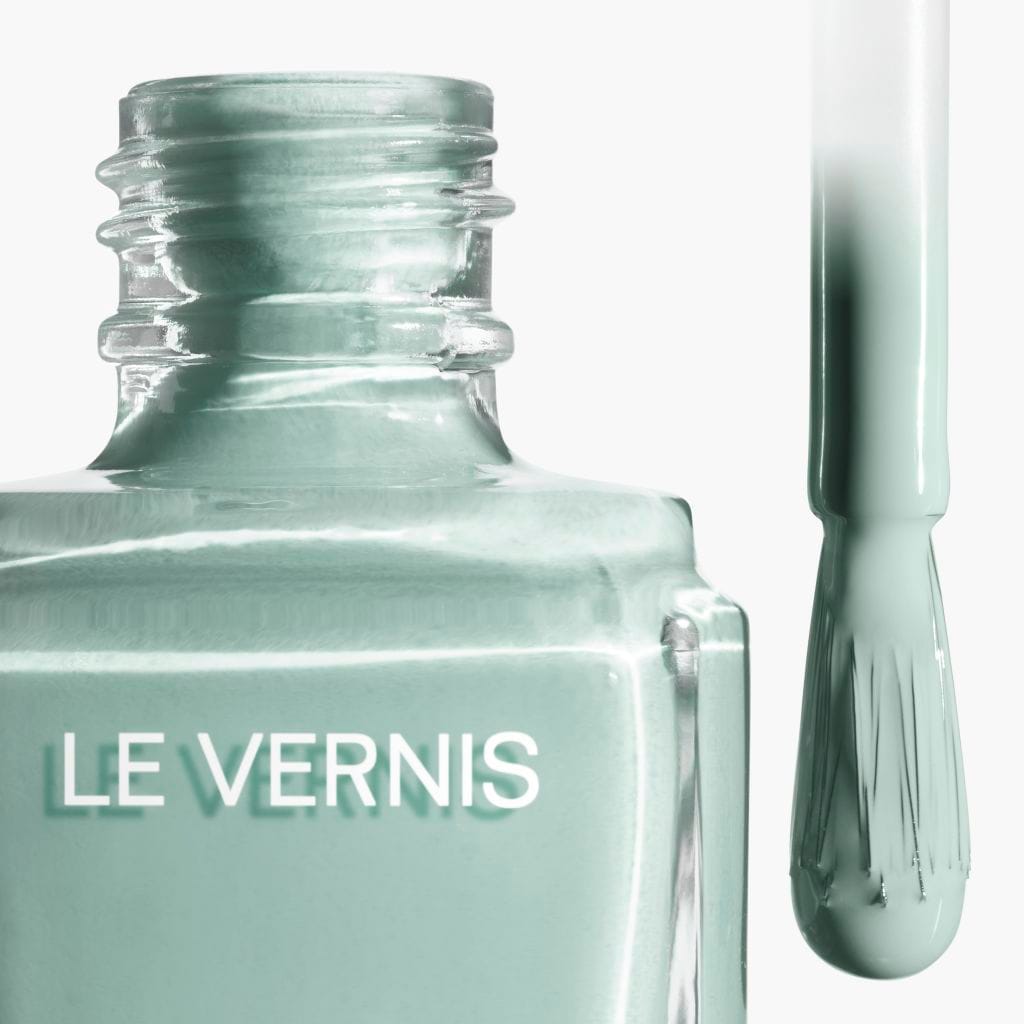 LE VERNIS