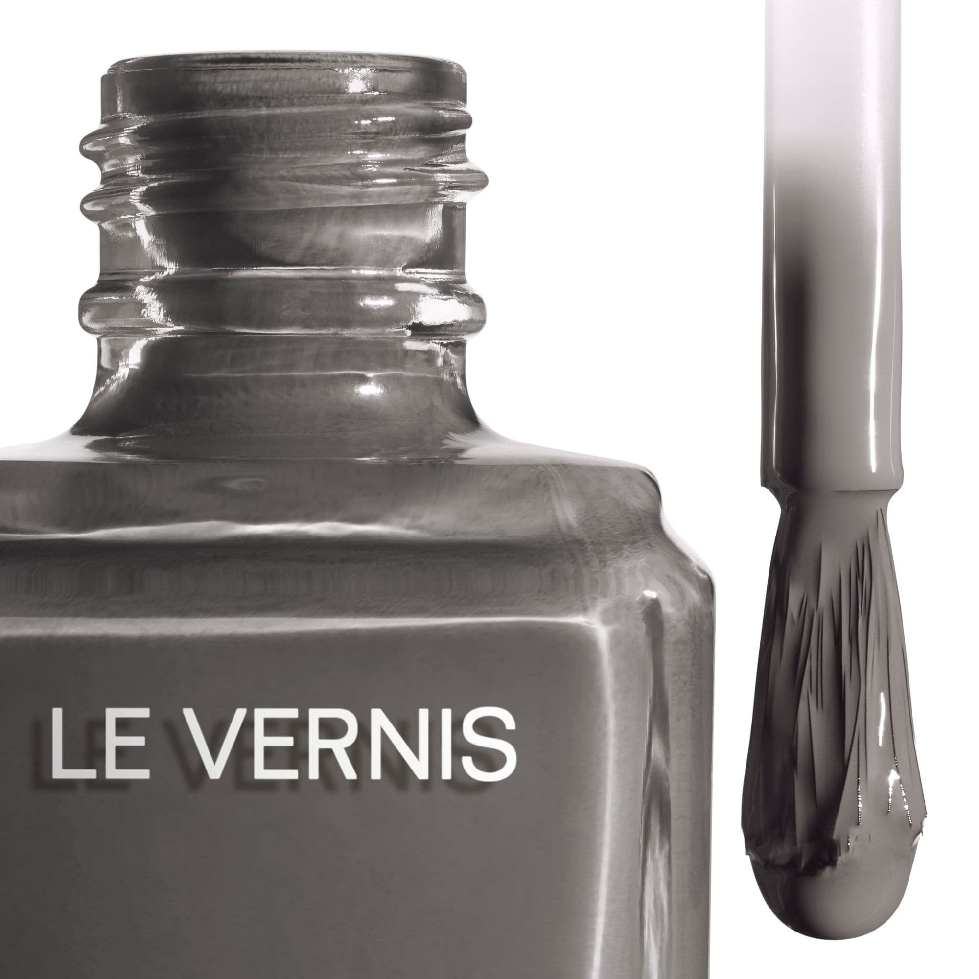 LE VERNIS