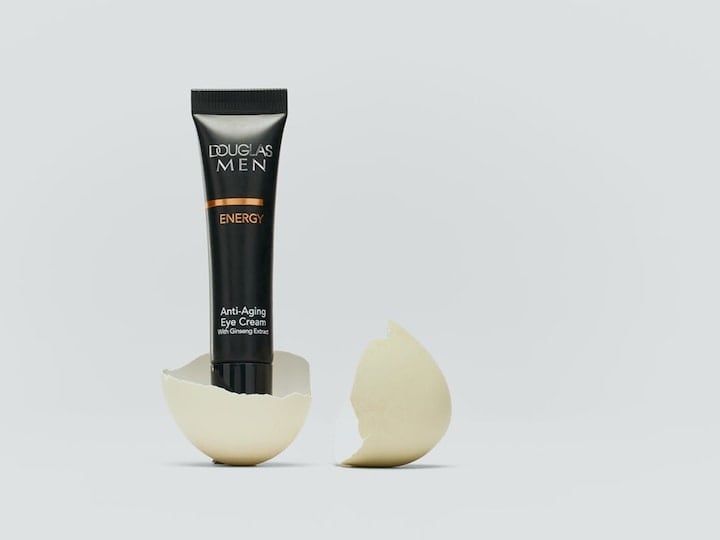 Crema de ochi anti-îmbătrânire Douglas Men Energy, într-un tub negru elegant, concepută pentru a revitaliza și a reduce semnele îmbătrânirii din jurul ochilor — ia-o acum!