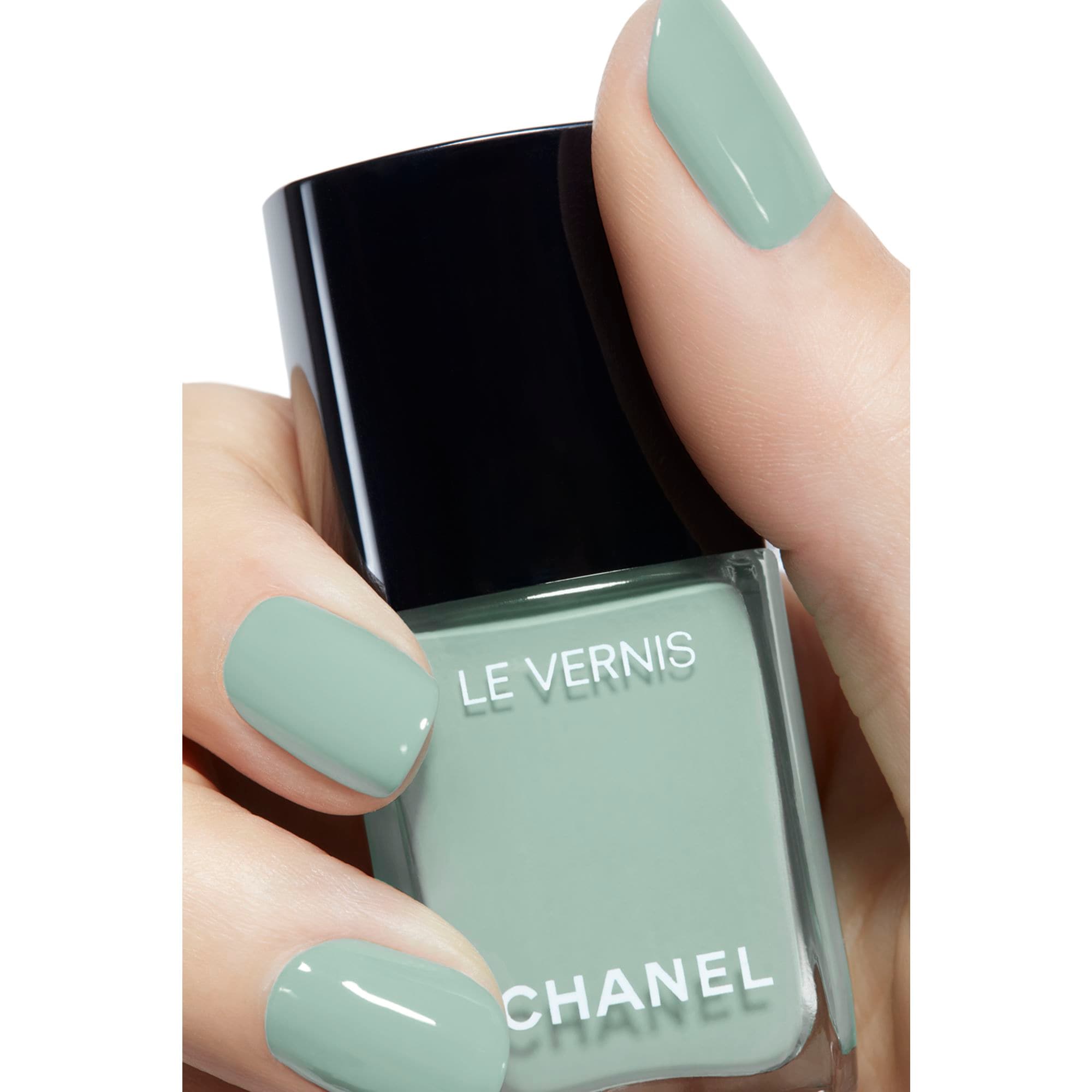 LE VERNIS