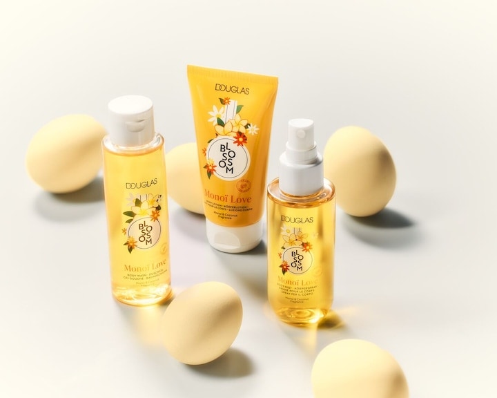 Setul Douglas Blossom Monoi Love include gel de duș, loțiune de corp și spray, toate infuzate cu parfumul exotic al florilor de monoi, pentru o experiență de îngrijire tropicală.