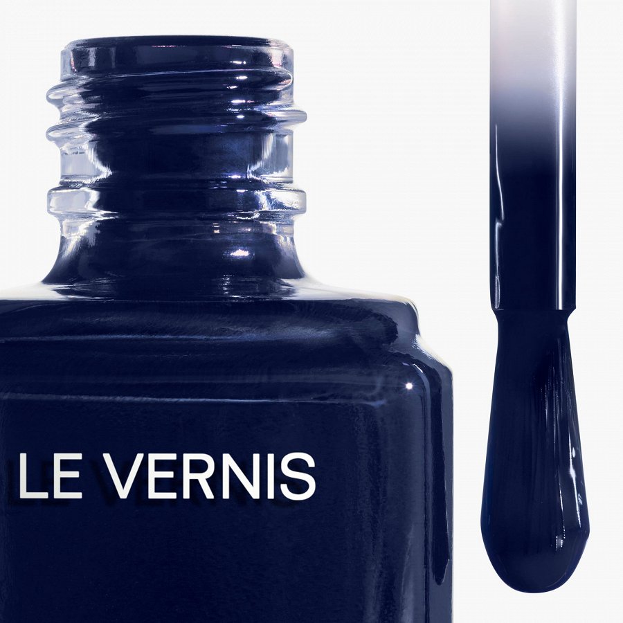LE VERNIS