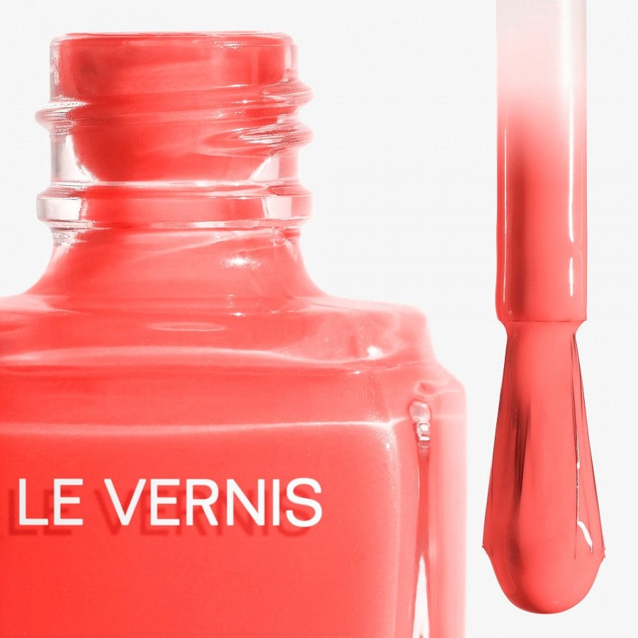 LE VERNIS