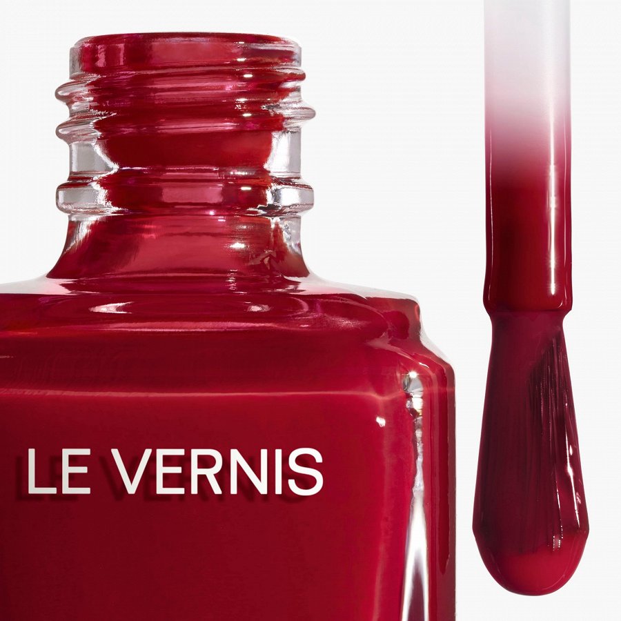 LE VERNIS