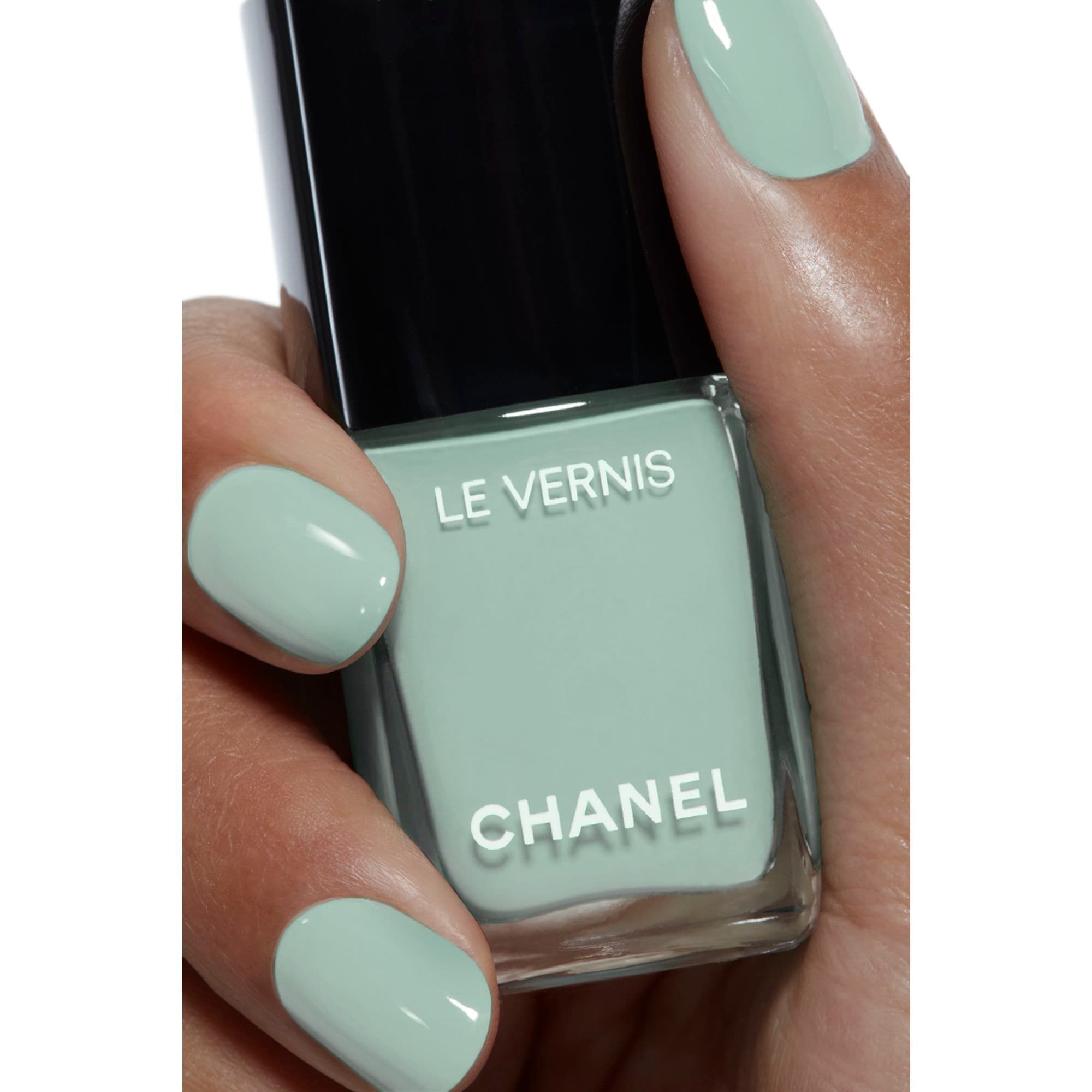 LE VERNIS