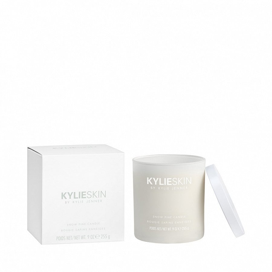 KYLIE SKIN Snow Pine Candle  Lumanari 250 g